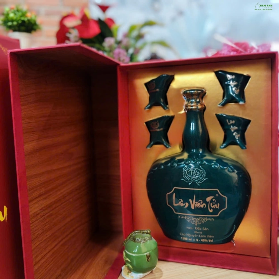Lâm Viên Tửu chai sứ cao cấp 1500ml, hộp quà Tết 2025 ý nghĩa, sang trọng